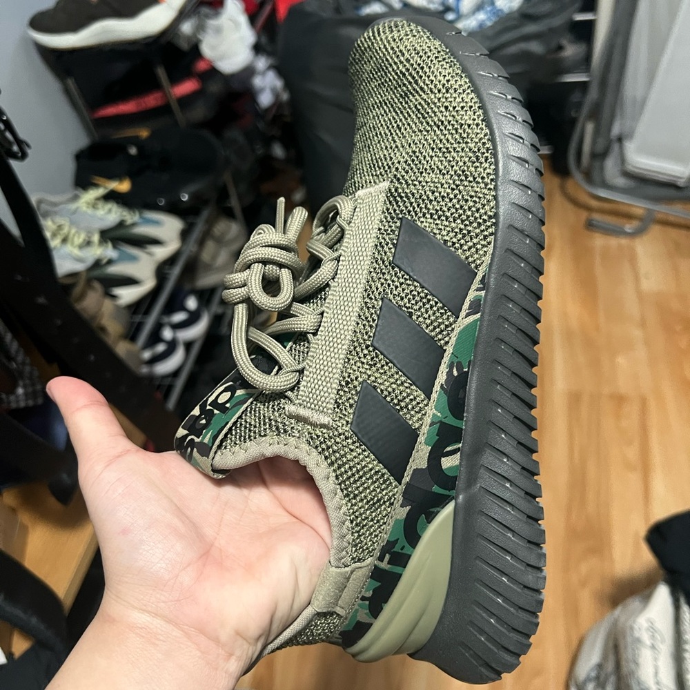 New Adidas sneakers for man size 71/2 color green
